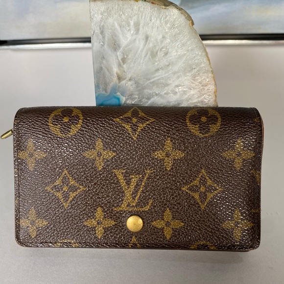 Louis Vuitton Handbags - Auth Louis Vuitton LV Wallet  Browns Monogram 2303390
